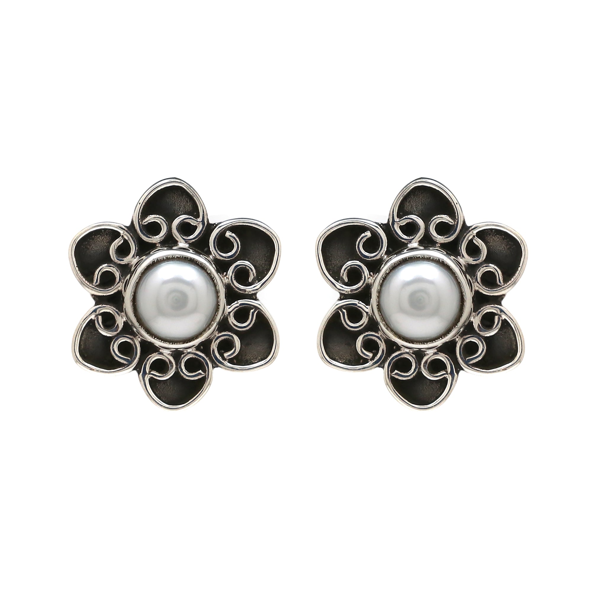 Pushp Pearl Earring