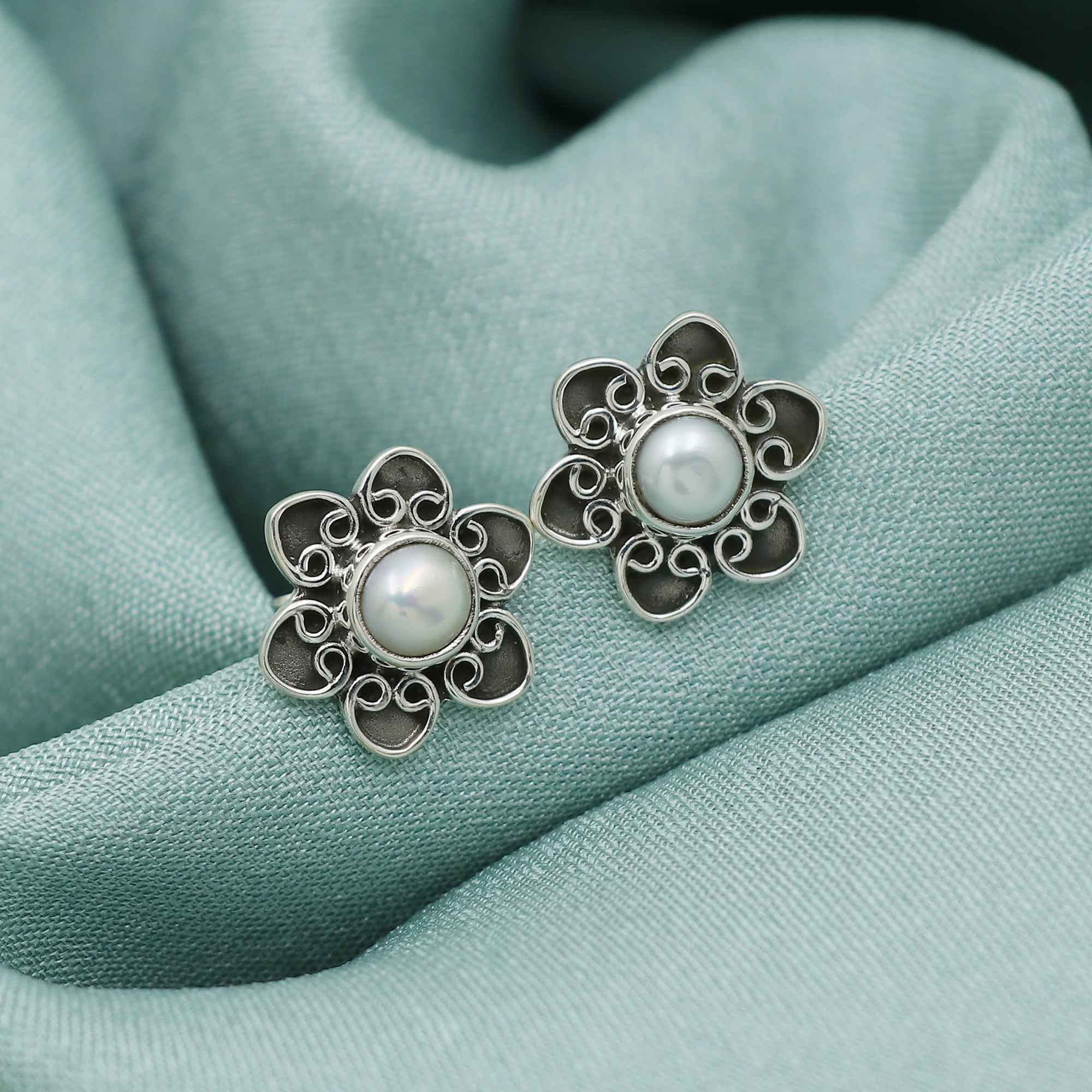 Pushp Pearl Earring