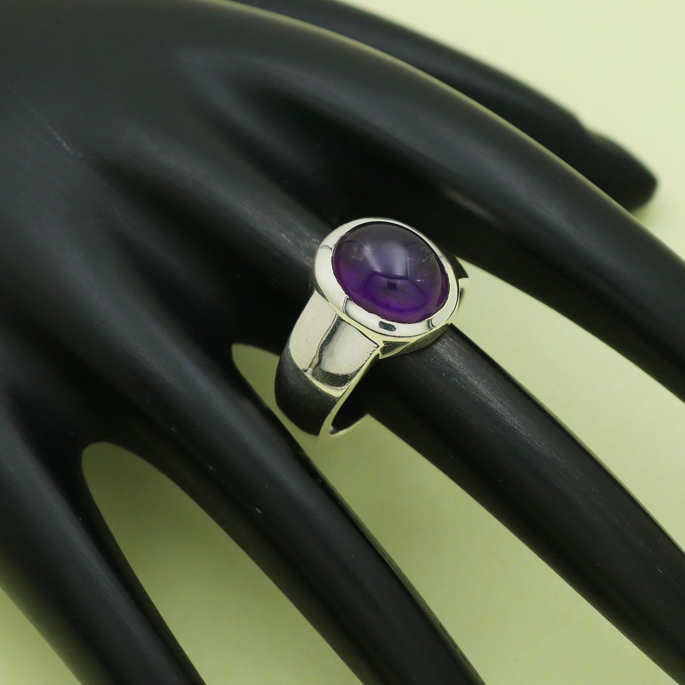 Classic Oval Amethyst Ring