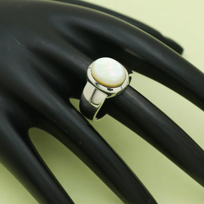 Classic Oval Pearl Ring