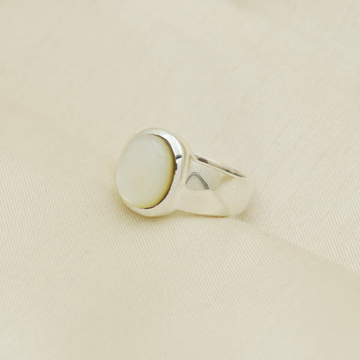 Classic Oval Pearl Ring