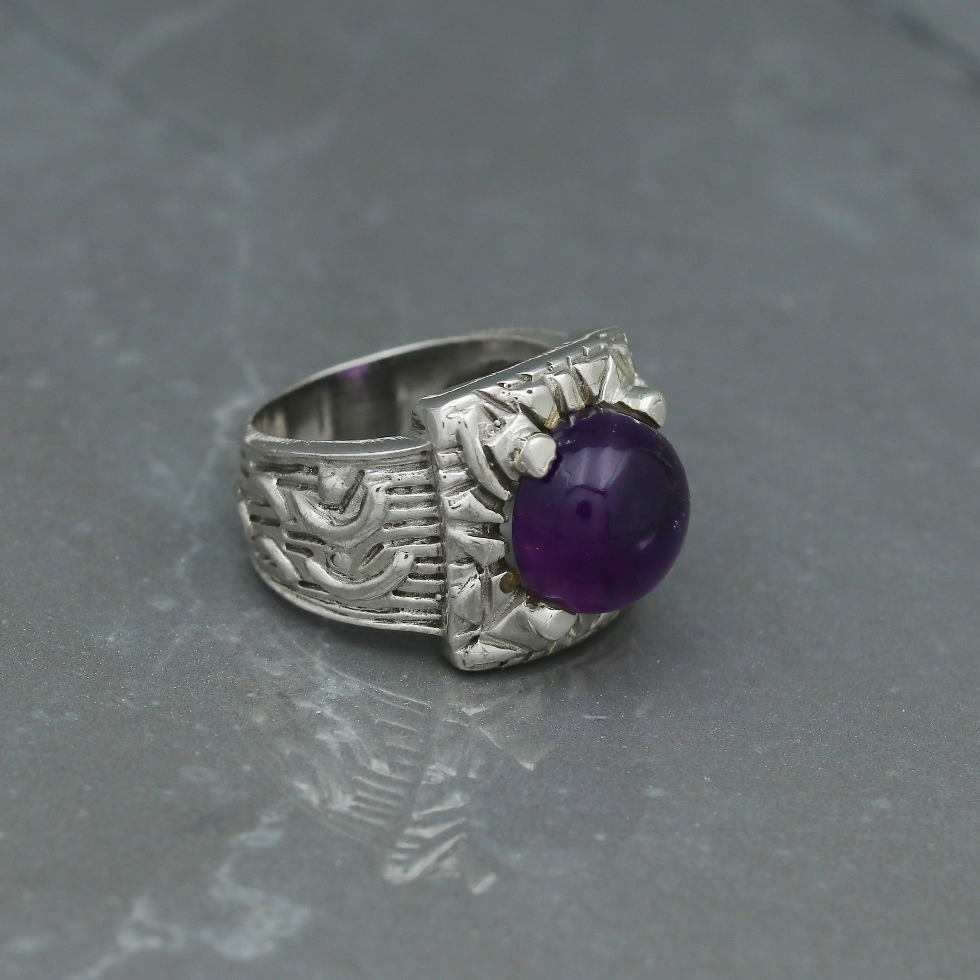 Mytho Amethyst Ring