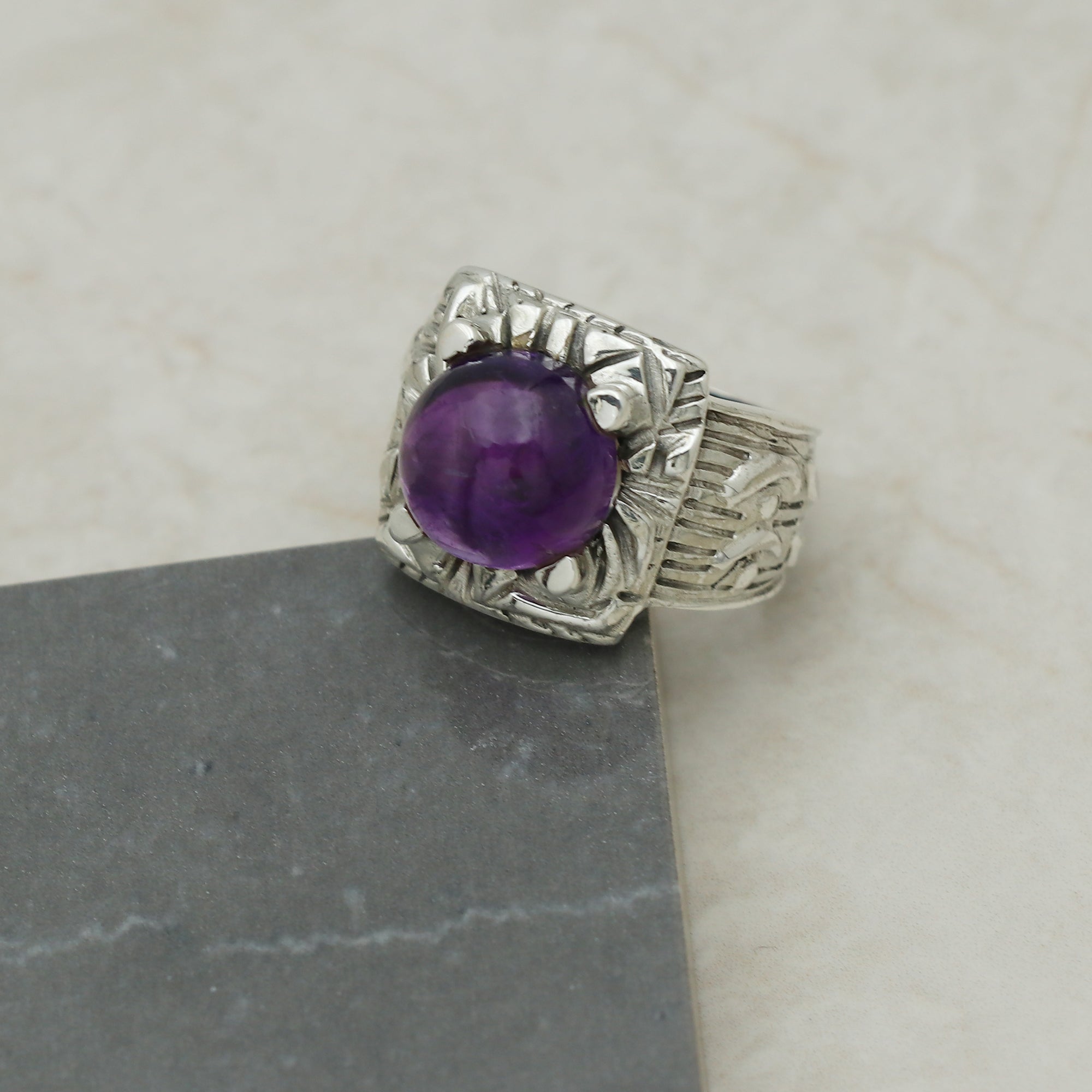 Mytho Amethyst Ring