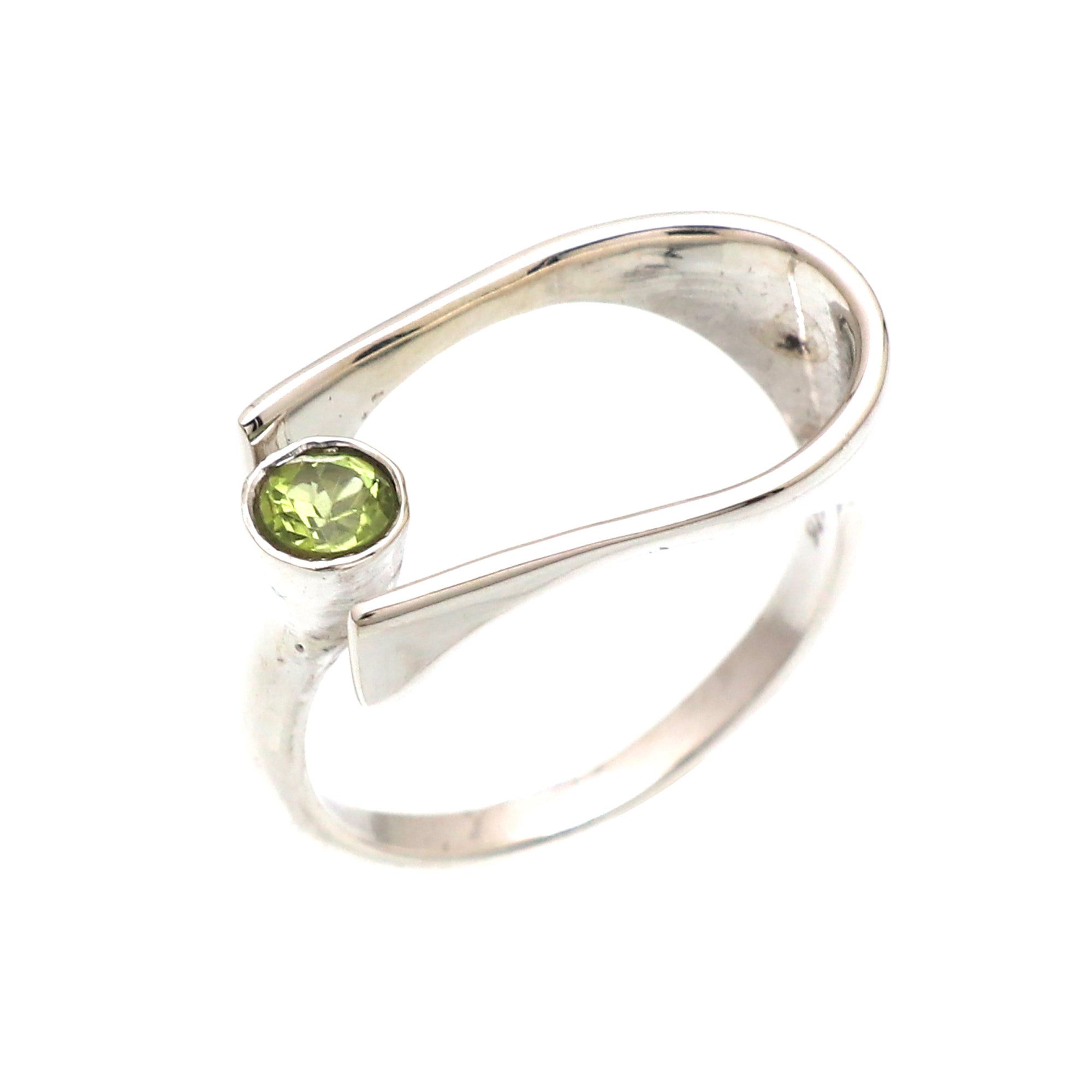 Designer Classic Round Stone Ring