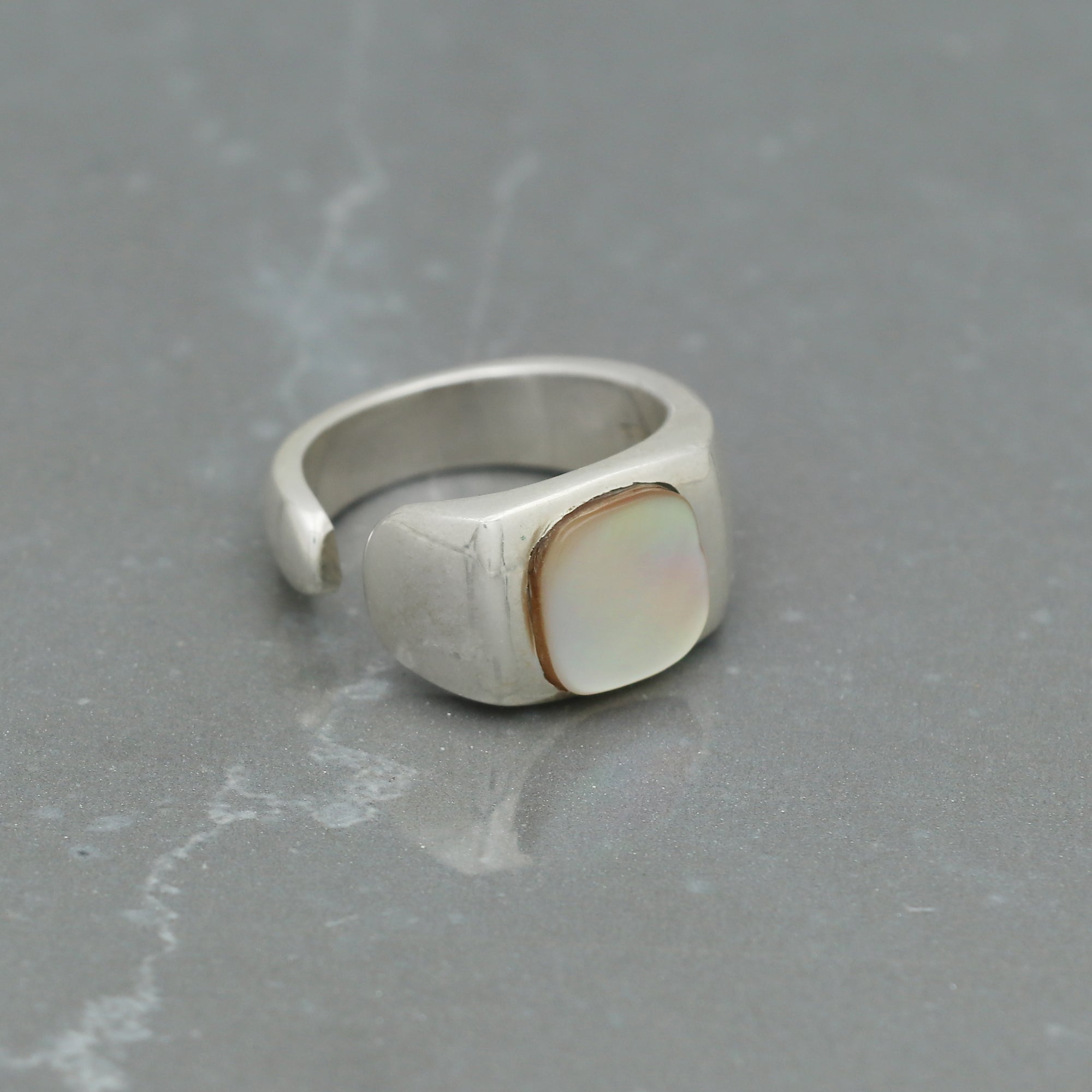 CLASSIC CUT PEARL RING