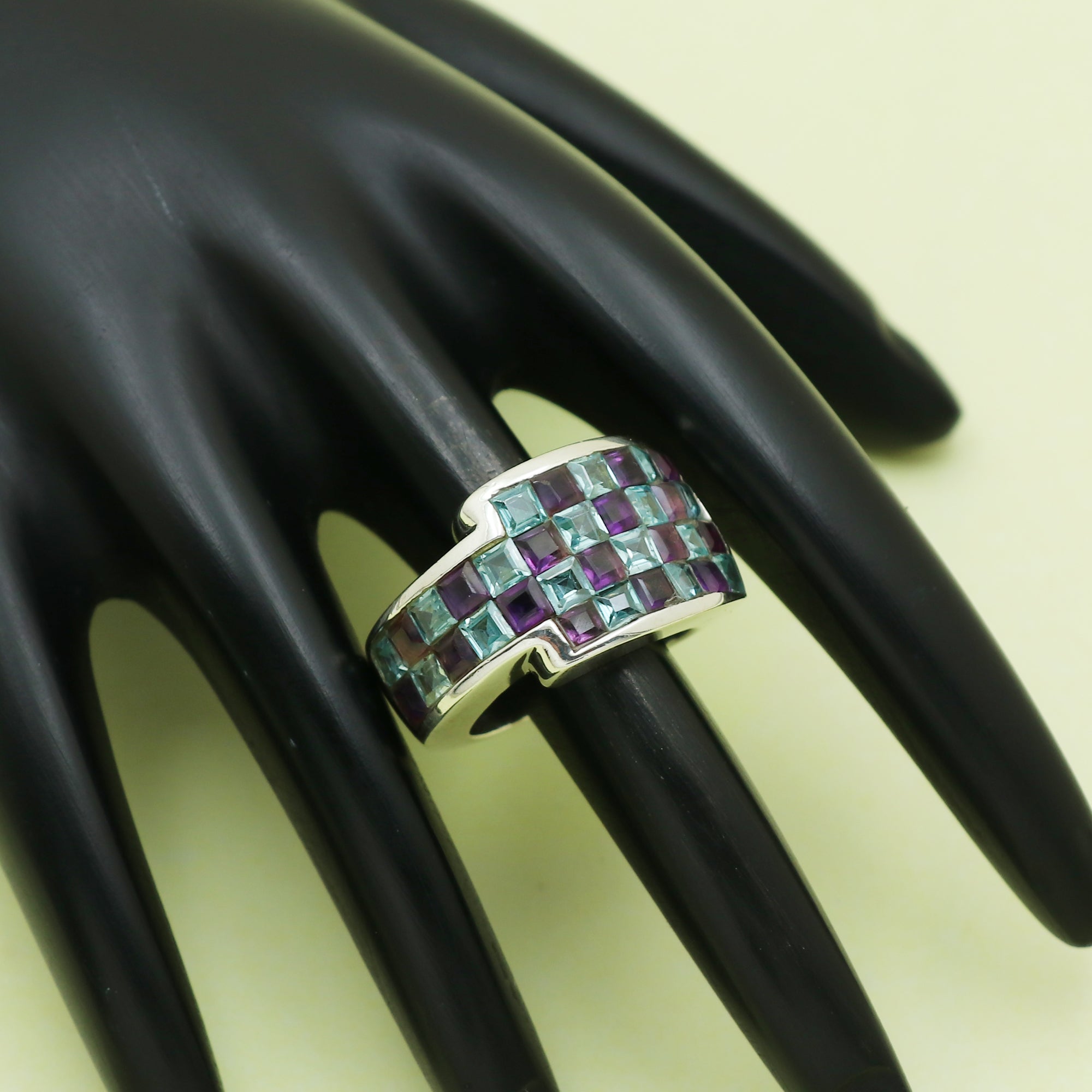 Dapper Ring
