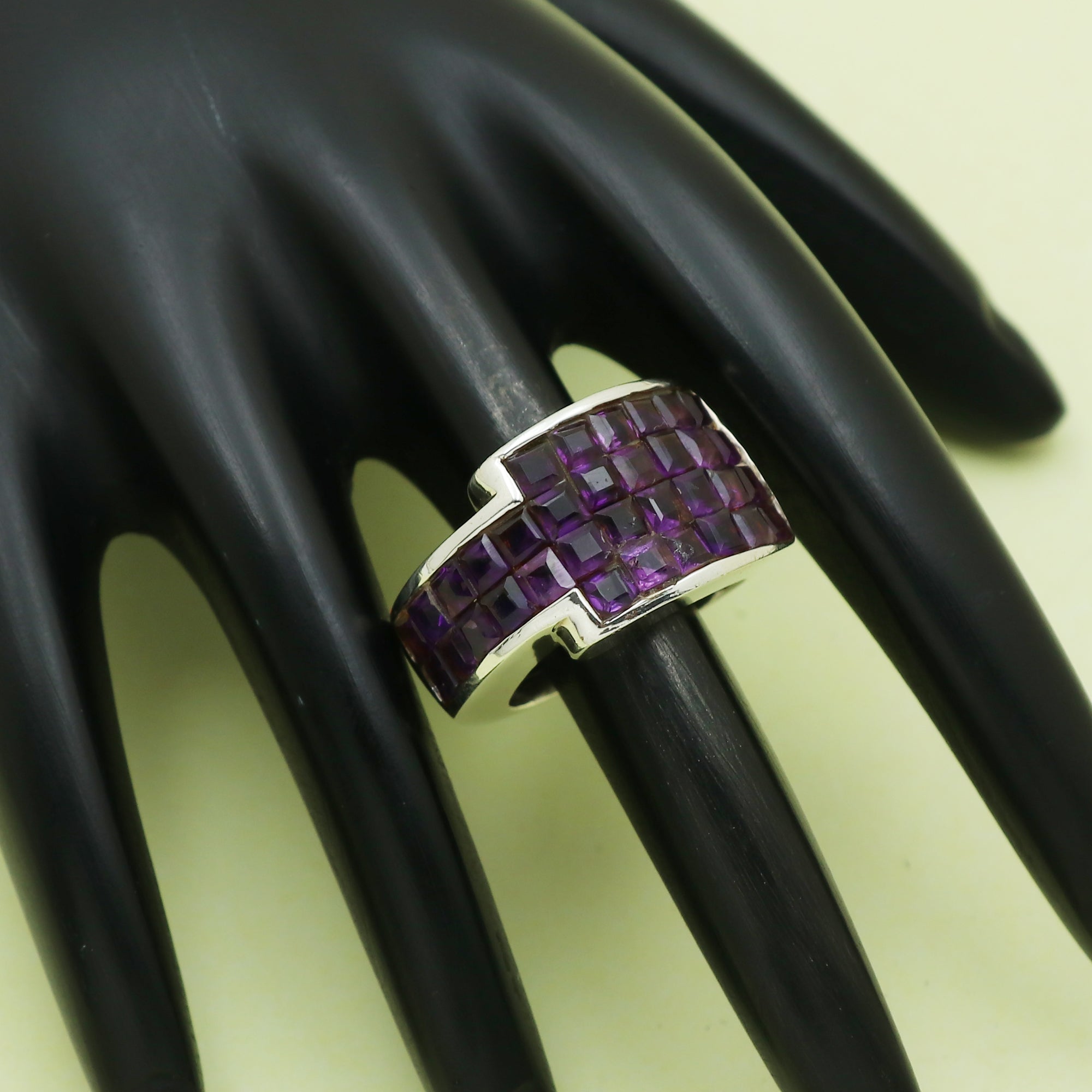 Dapper Ring