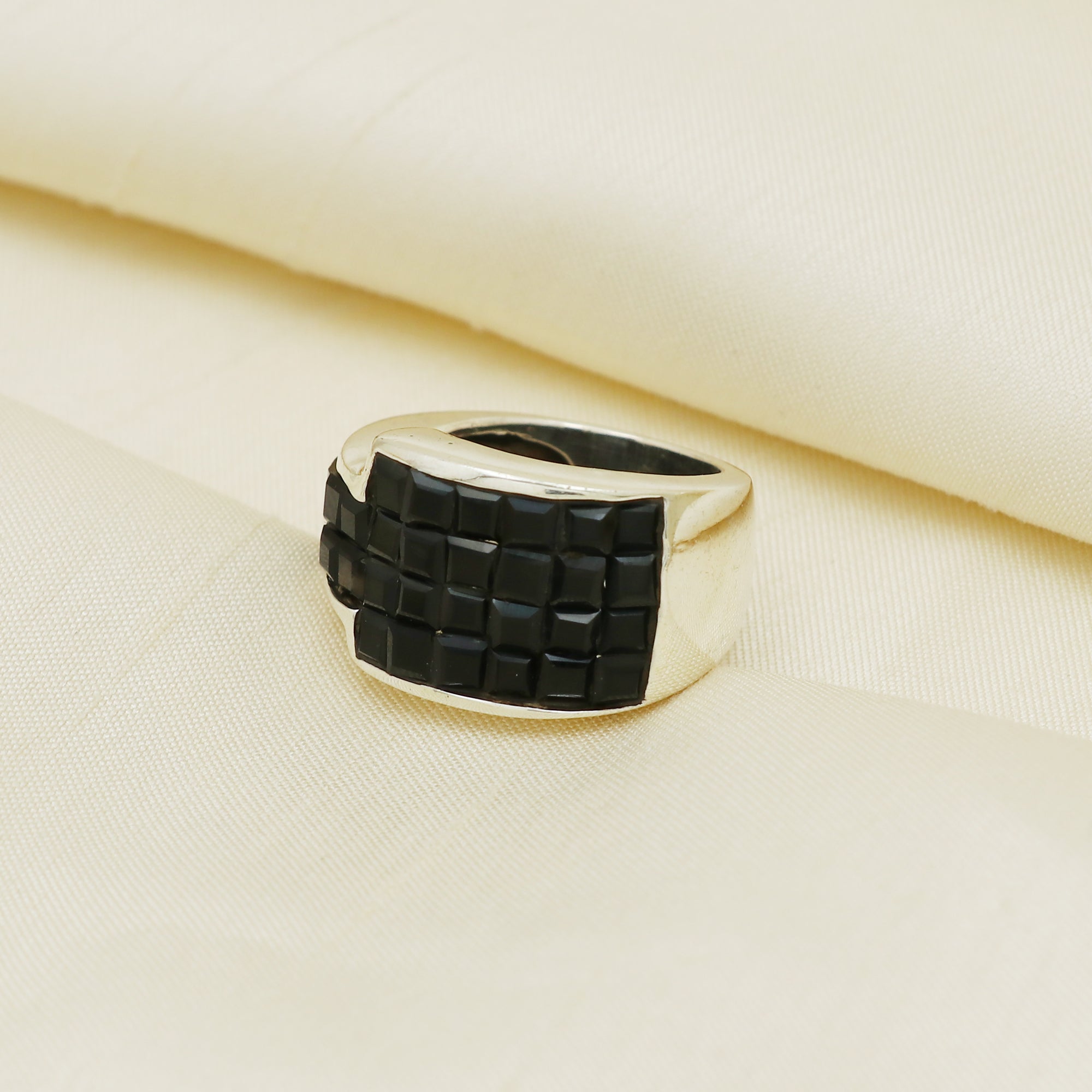 Dapper Ring