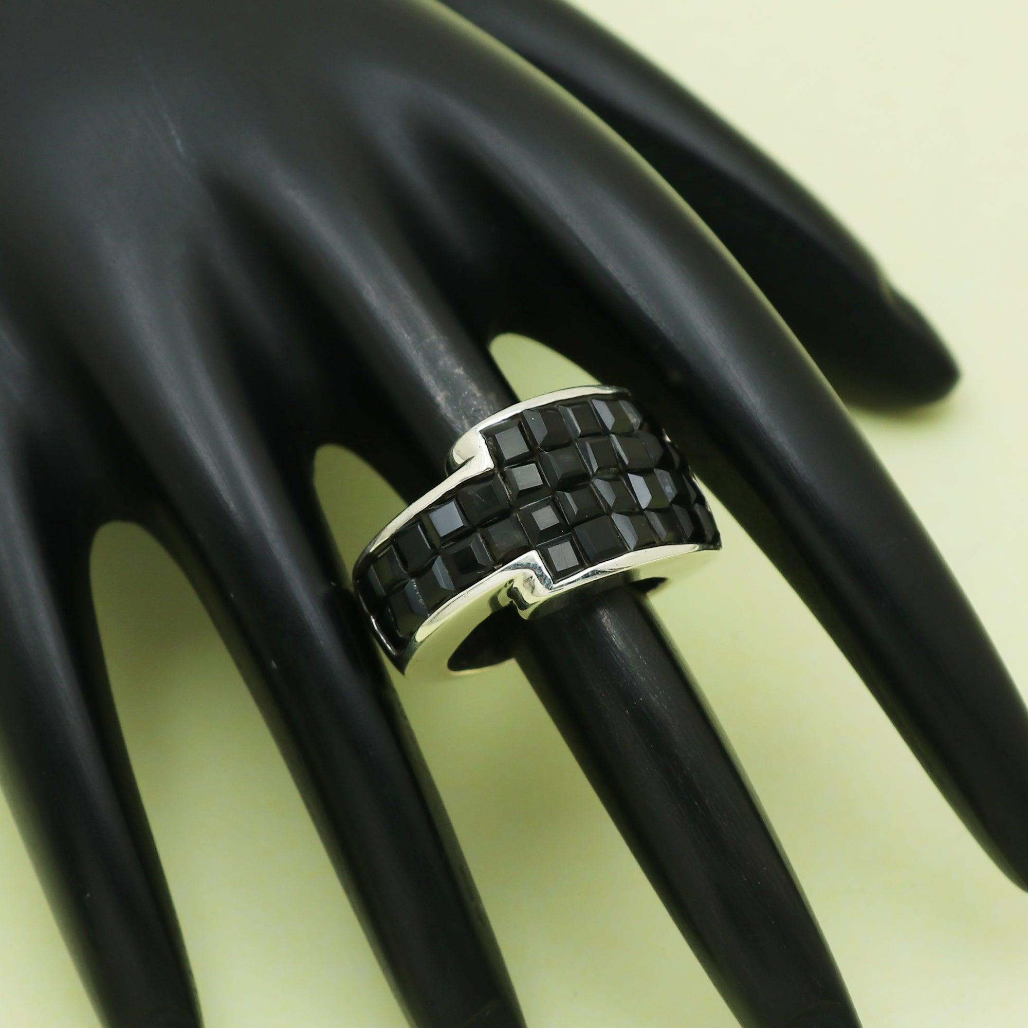 Dapper Ring