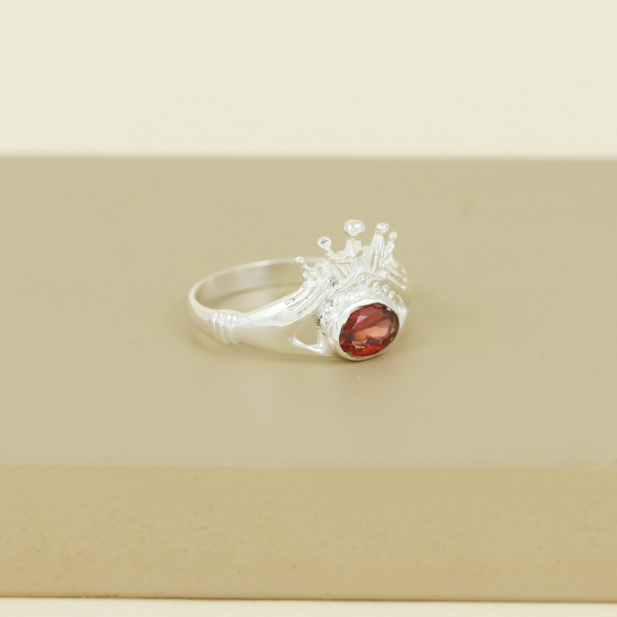 Mini Queen Ring