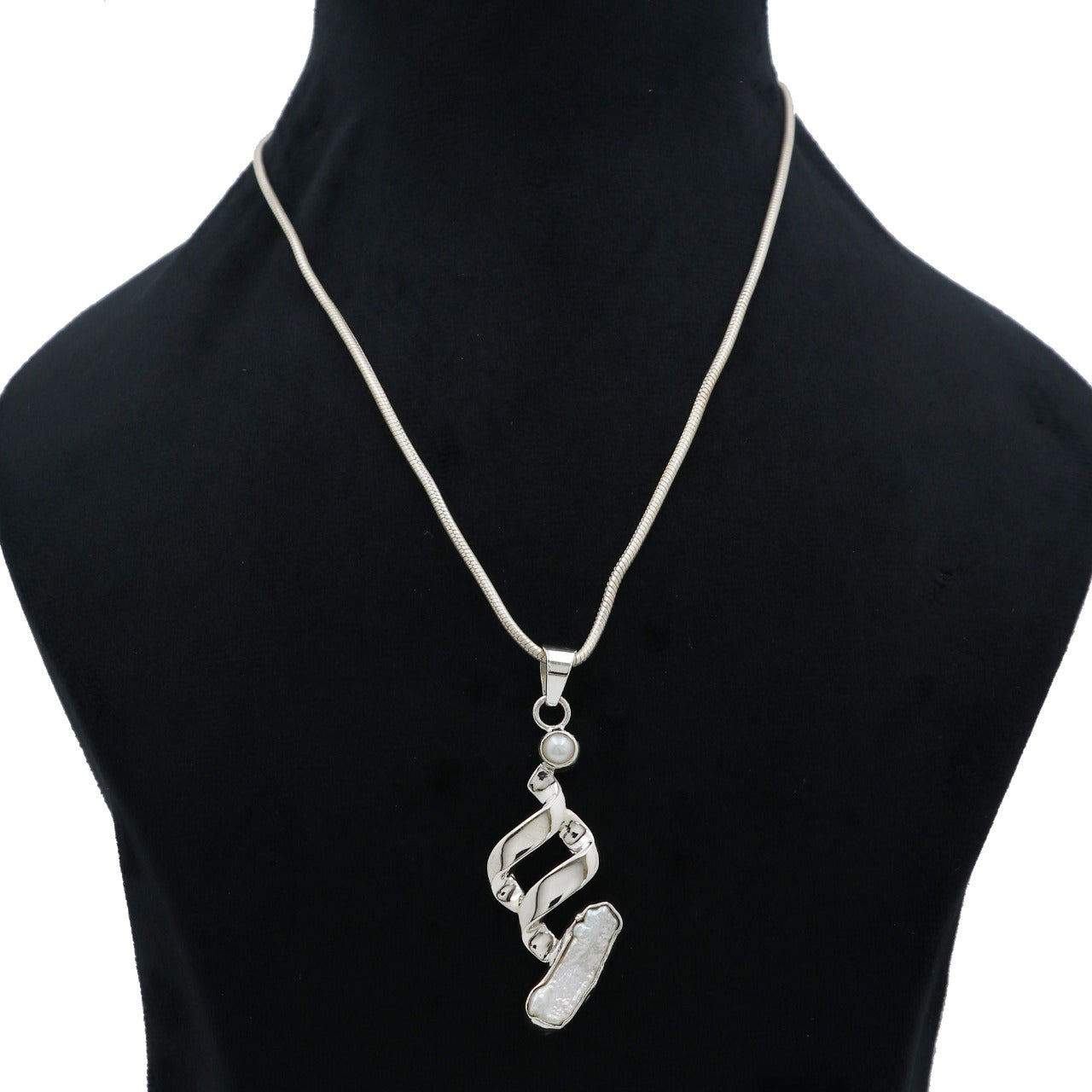 Querky Pearl Pendant