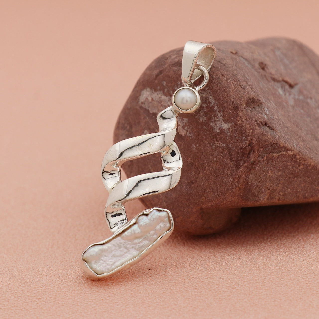 Querky Pearl Pendant
