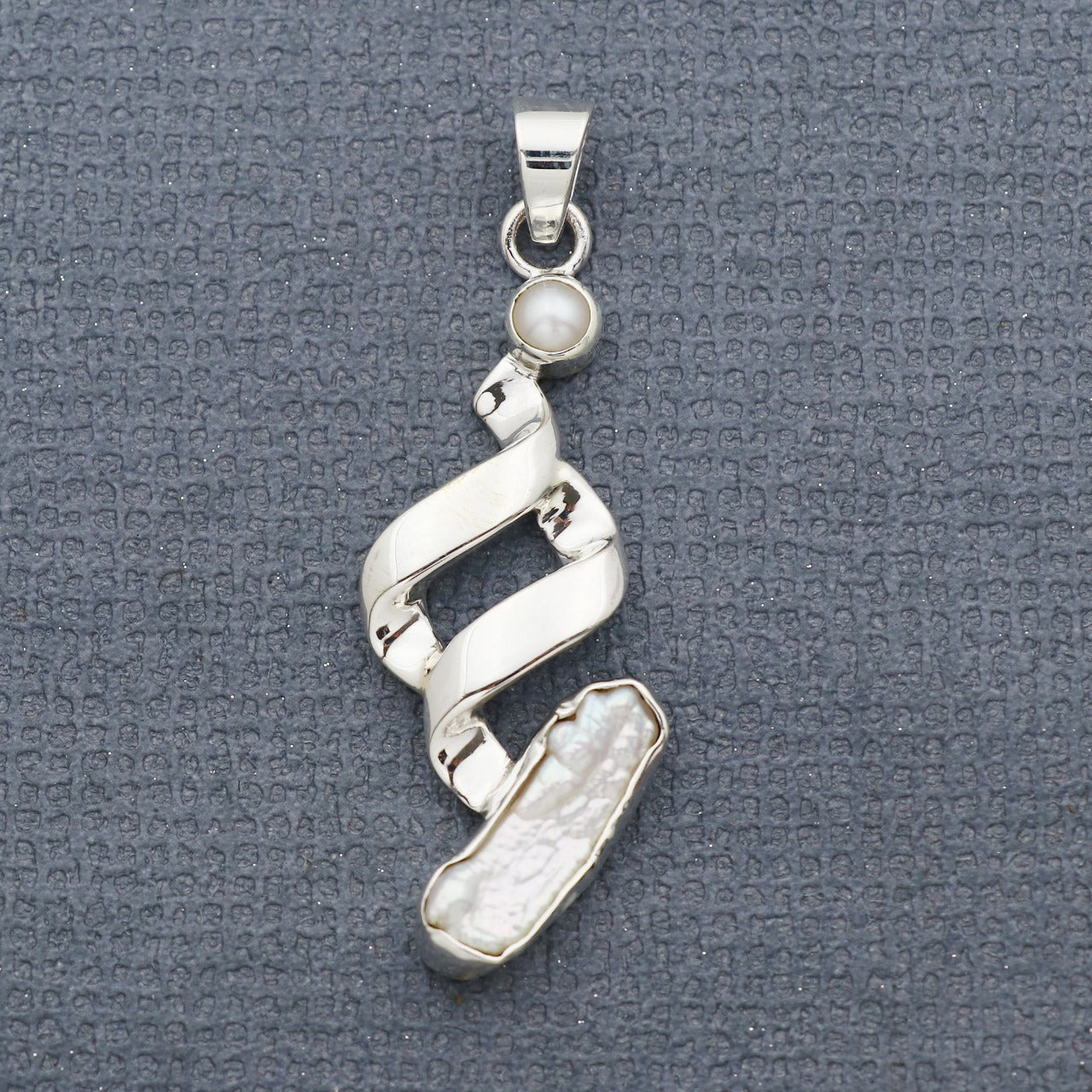 Querky Pearl Pendant