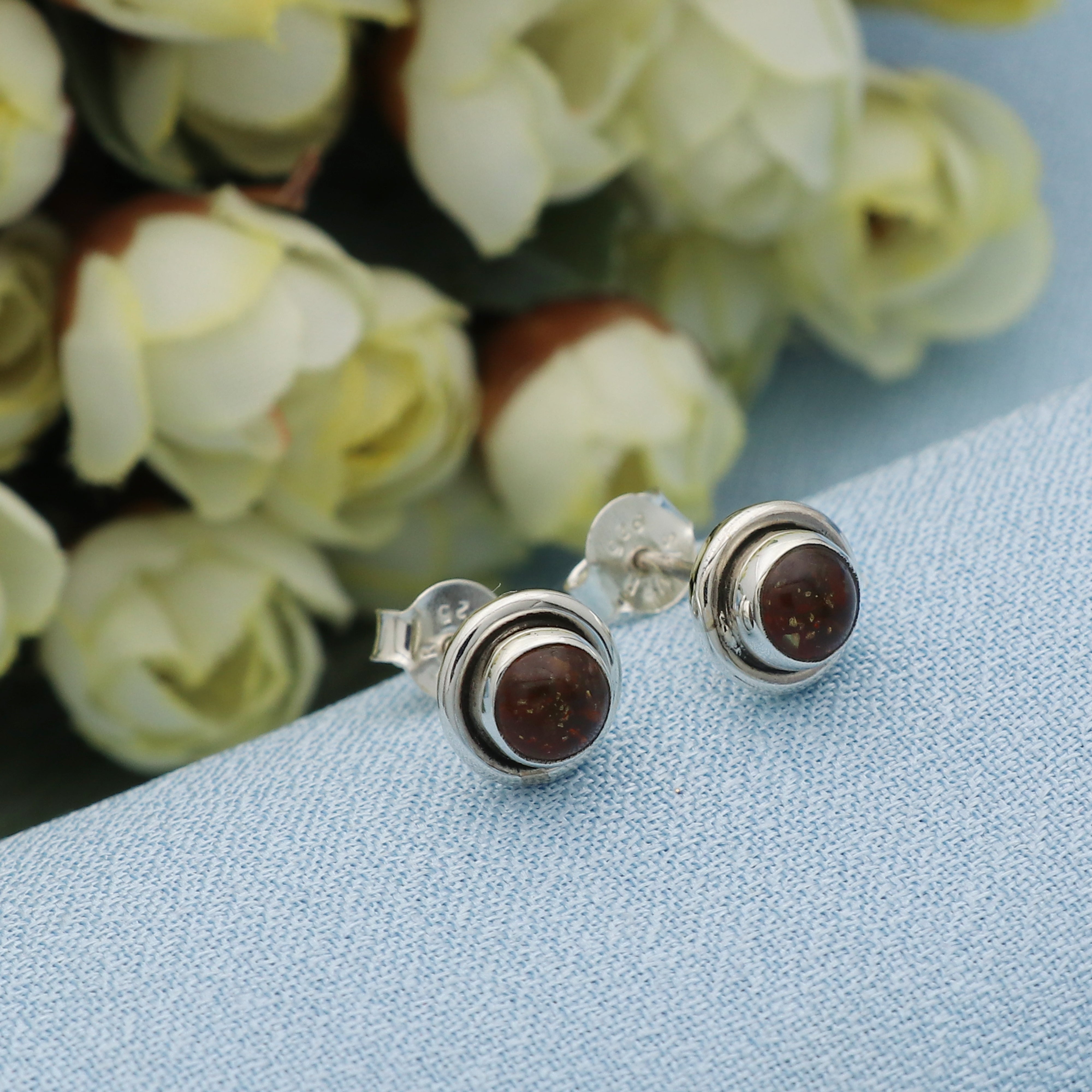 Round Studs