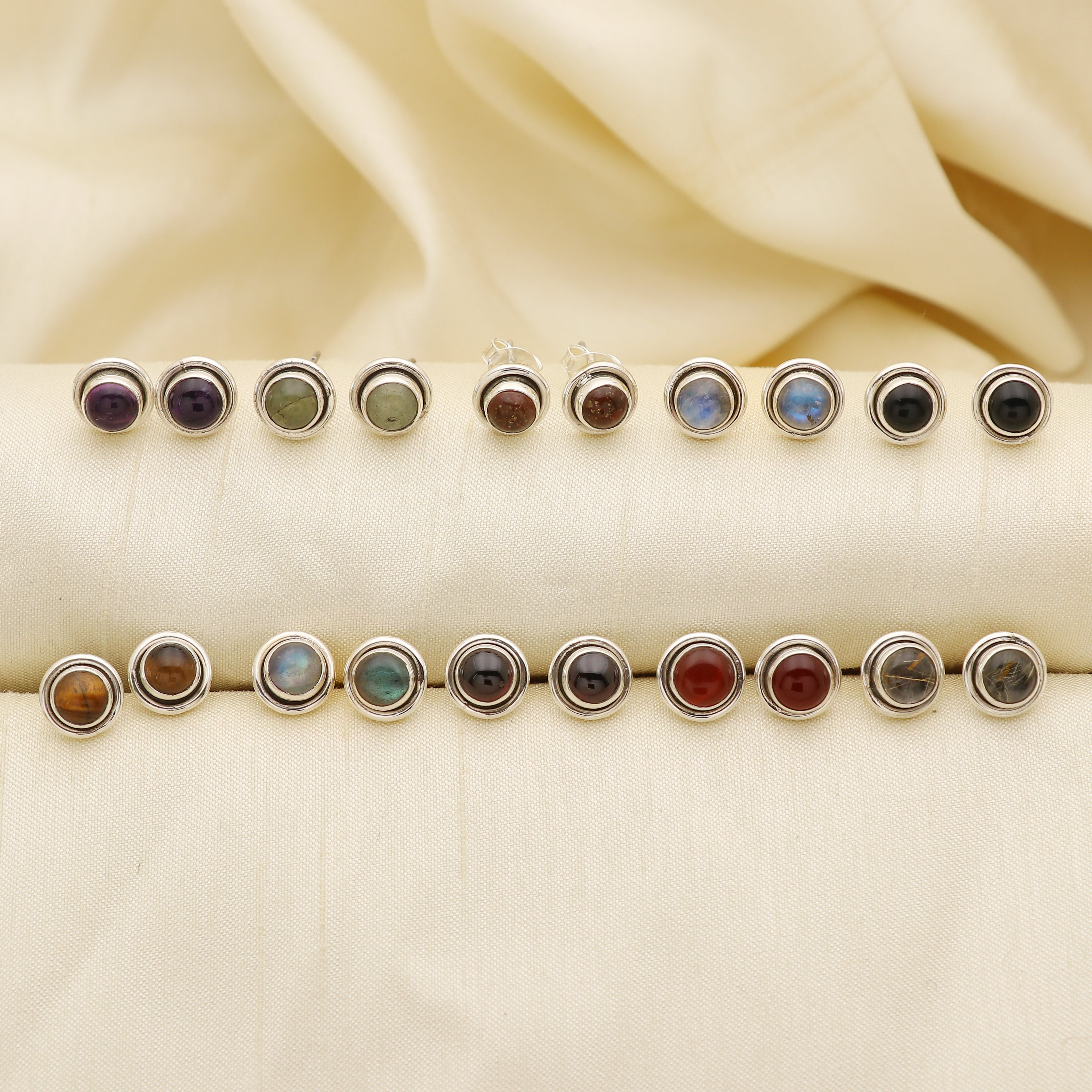 Round Studs